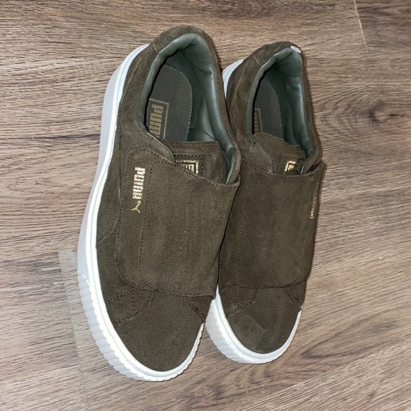 🛑SOLD🛑Suede olive green Pumas - Picture 5 of 6